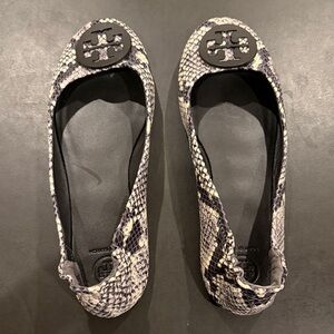 Tory Burch Black and Cream Patterned Loafers